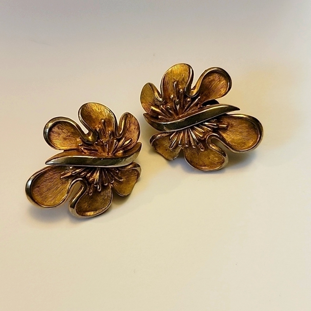 Vintage Trifari Clip on Gold Tone Floral Earrings